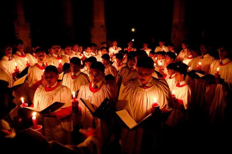 Trinity College Choir singing by cnadlelight