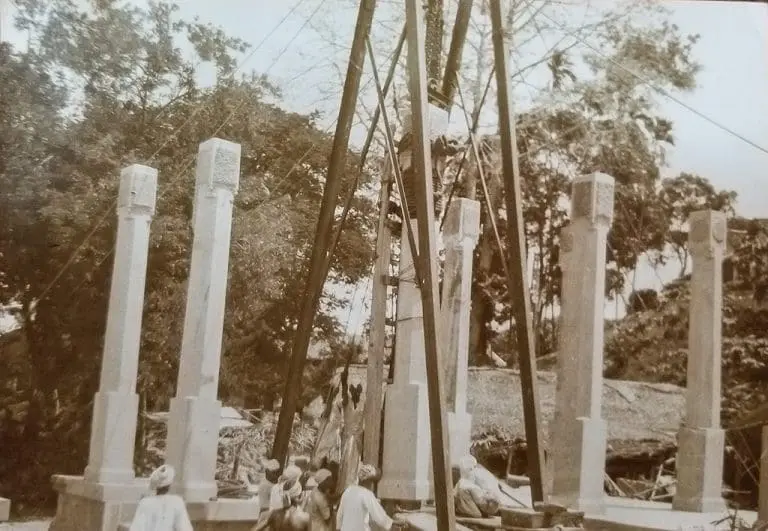 A pillar being pulled up