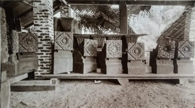 The wooden "Pekadas" kept on ground at the workshop