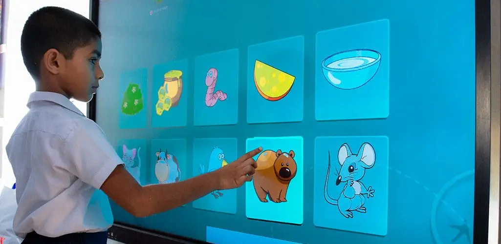 trinity-college-kandy_smartboards
