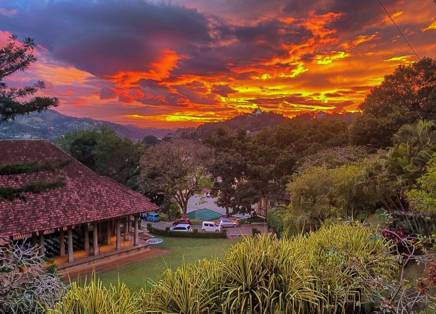 Another casual, dramatic Kandy #sunset today 🌄