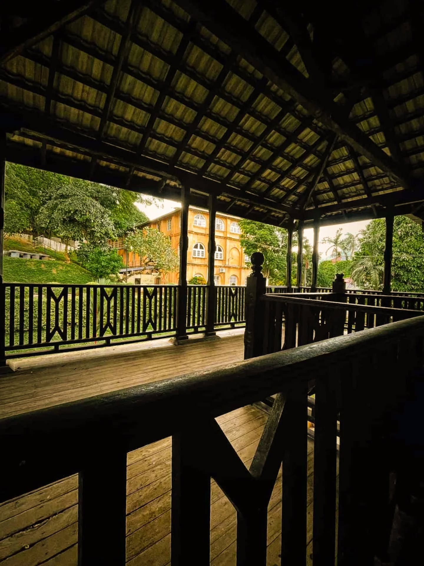 The view of Alison House from the Gaster Block! 

#trinitycollegelk #buildings #architecture 

Pic by Neson George